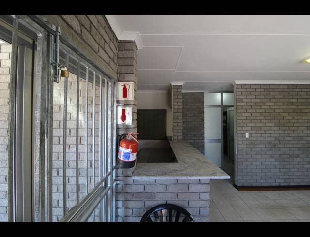 226M² BUSINESS CENTRE TO LET IN VREDENBURG